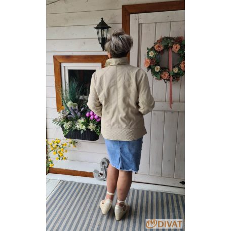 Török puha anyagú, karcsusított fazonú műbőr dzseki bézs színben