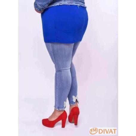 Masnival és kövekkel díszített világoskék farmernadrág nagyobb méretben