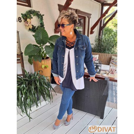 Masnival és kövekkel díszített világoskék farmernadrág nagyobb méretben