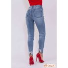 Masnival és kövekkel díszített világoskék farmernadrág kisebb méretben