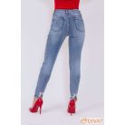 Masnival és kövekkel díszített világoskék farmernadrág kisebb méretben