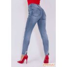 Masnival és kövekkel díszített világoskék farmernadrág kisebb méretben