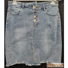 Világoskék farmerszoknya, trendi gombokkal